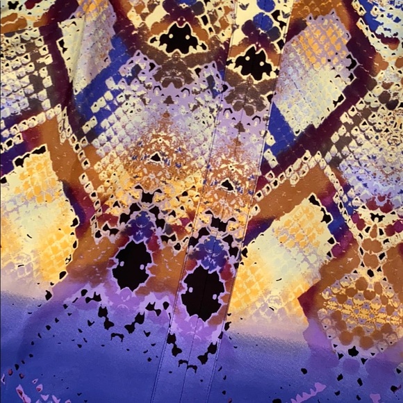 Make a statement!!! Keyhole sleeveless blouse! - Picture 2 of 2